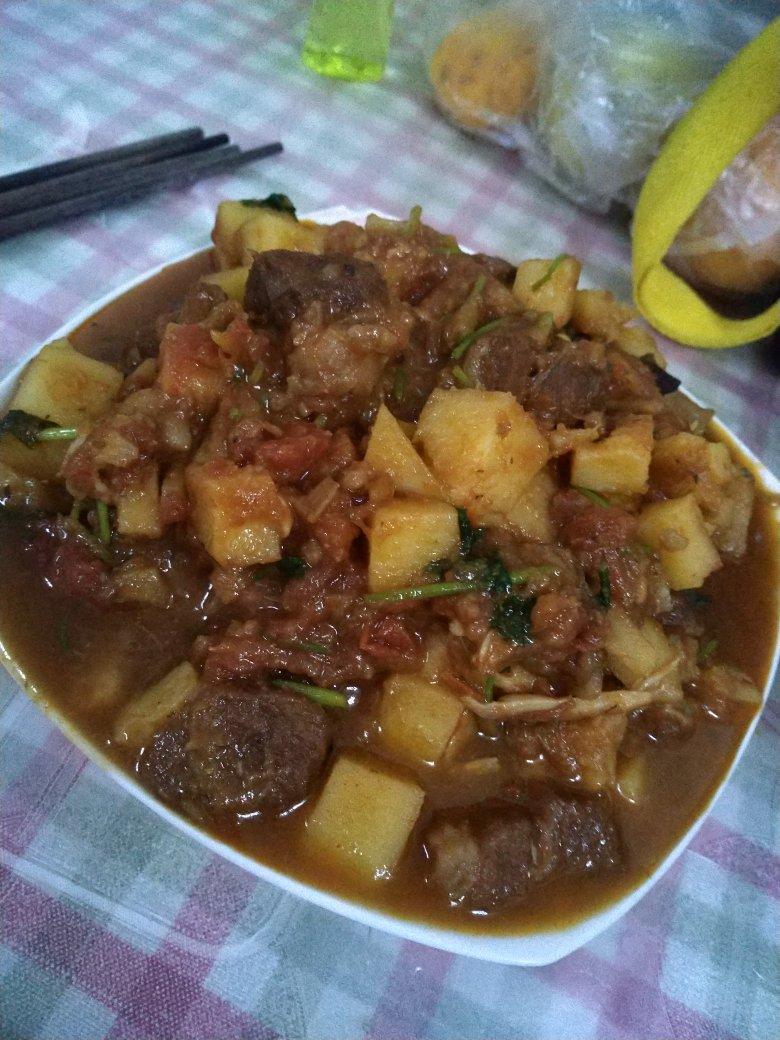 西红柿牛腩土豆