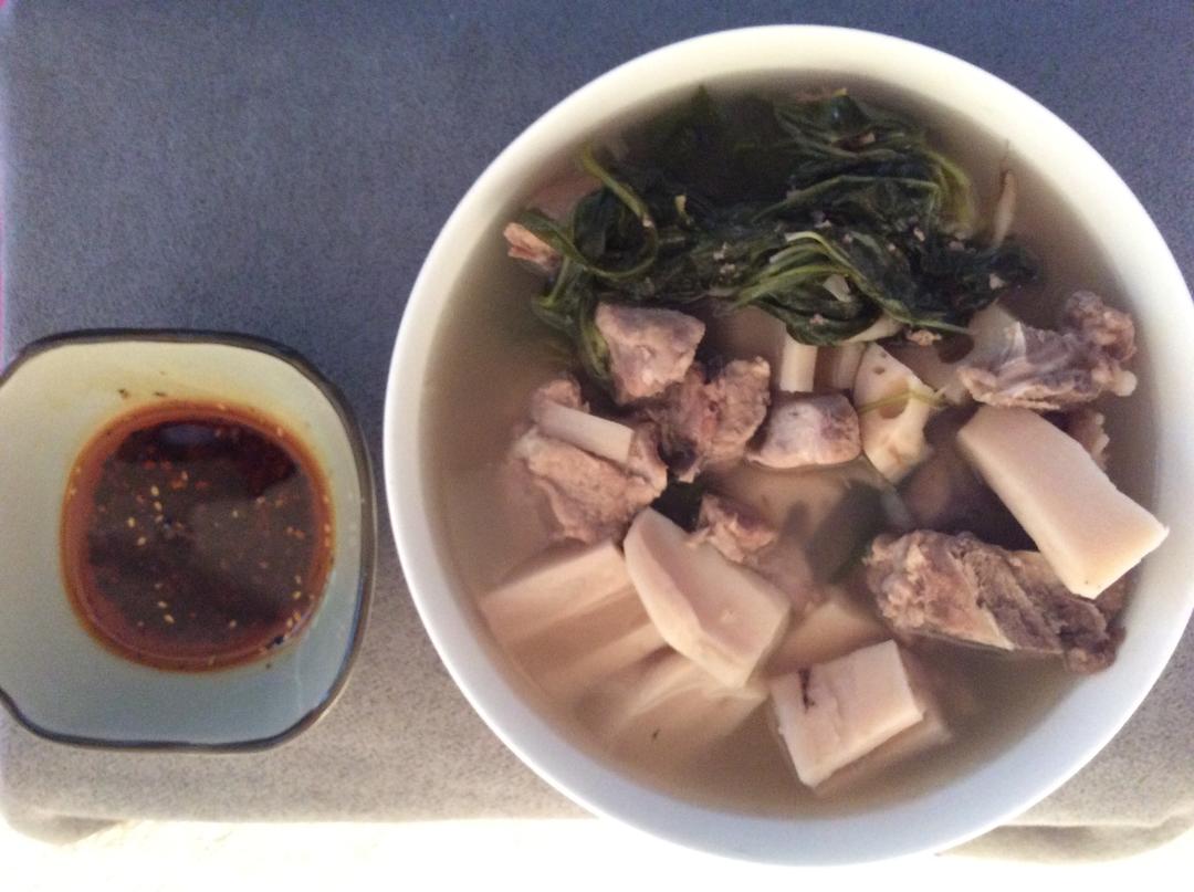 蒲公英莲藕排骨汤