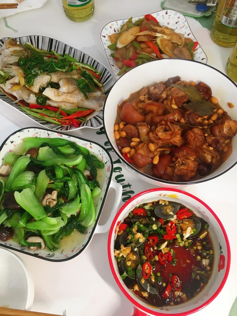 胶原蛋白滋补午餐-黄豆焖猪蹄