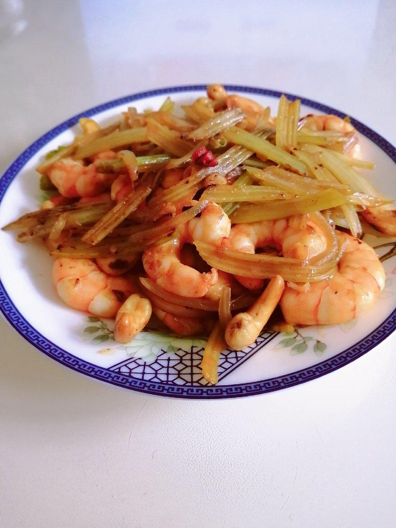 西芹腰果炒鲜瑶柱（虾仁）---在家也能做出五星级酒店的菜肴
