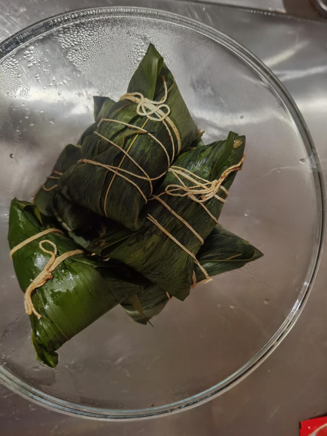 超好吃咸香软糯的蛋黄咸肉粽，新手也能一次成功！