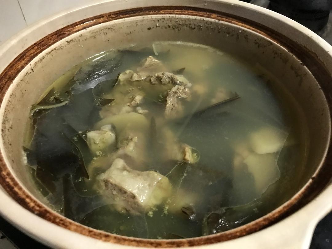 海带排骨肉汤
每日一汤养生