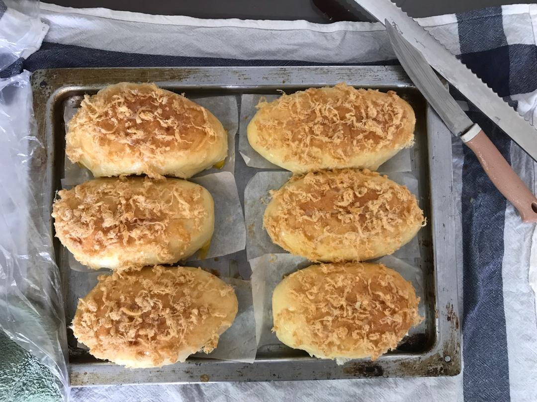 里松外松肉松面包