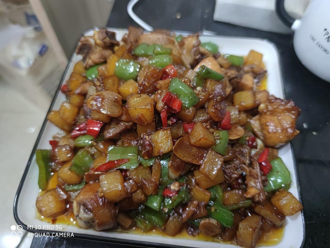 红烧土豆炖鸡块（鸡腿）