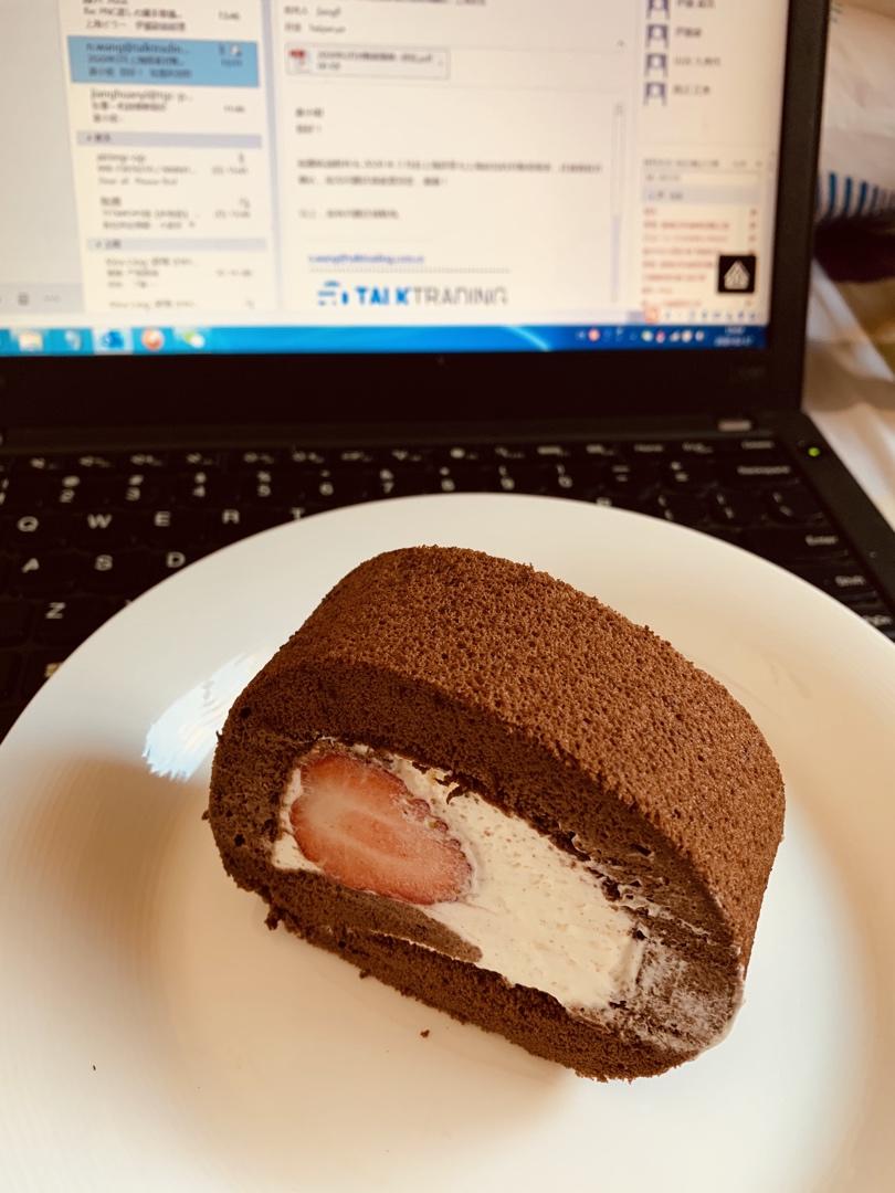 超浓郁卷不裂的巧克力蛋糕卷