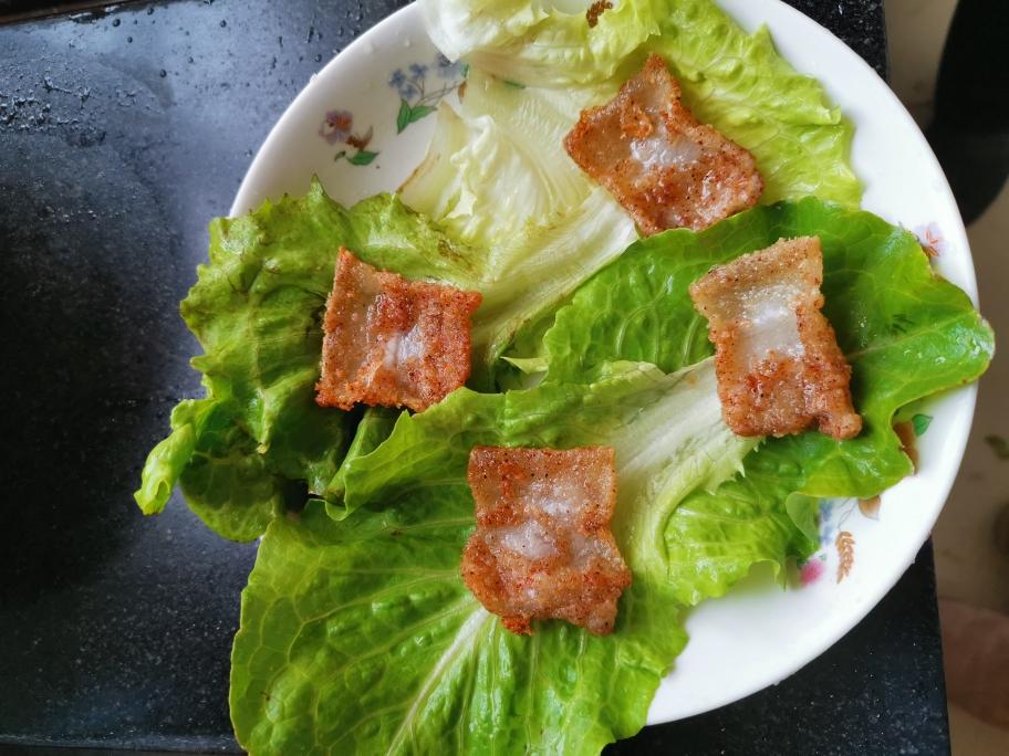 油煎五花肉包生菜