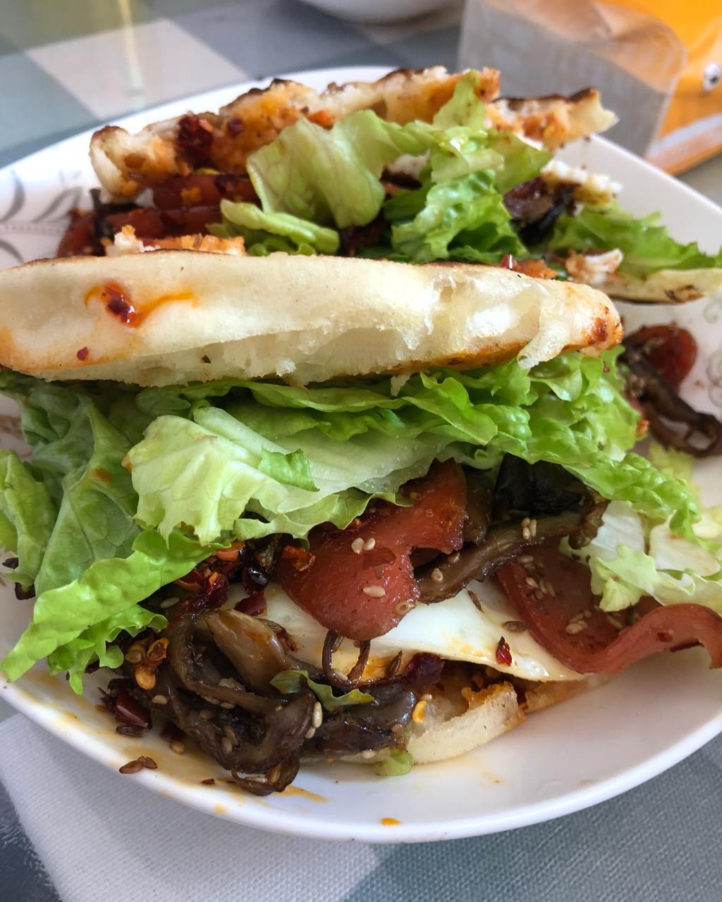 cc得宝做的烧饼夹一切