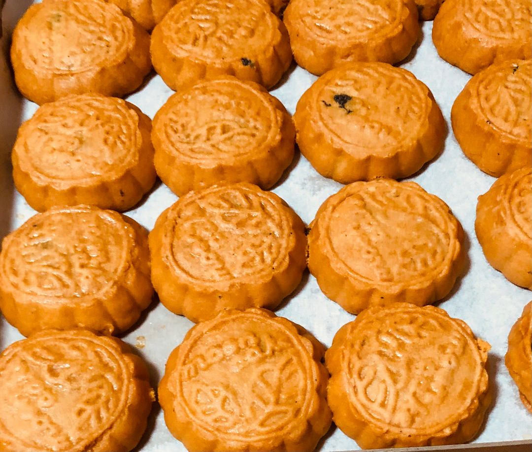 广式月饼(莲蓉/香芋/奶黄/黑芝麻馅/50克  ，回油快、不裂口)