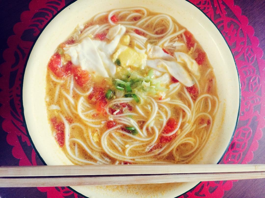 最家常的普通汤面——西红柿鸡蛋龙须面