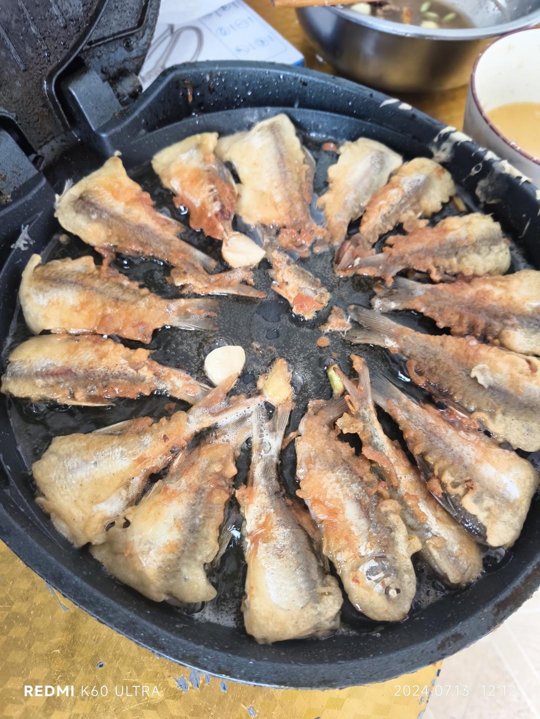 酥炸野生小鲫鱼