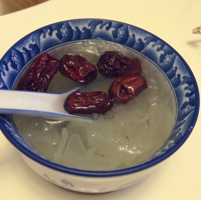 冰糖银耳红枣汤