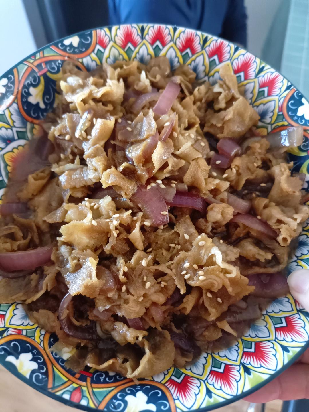 好吃到舔盘的秘制洋葱炒肥牛卷！拌饭巨香