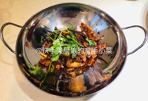 干锅茶树菇五花肉的做法 步骤7