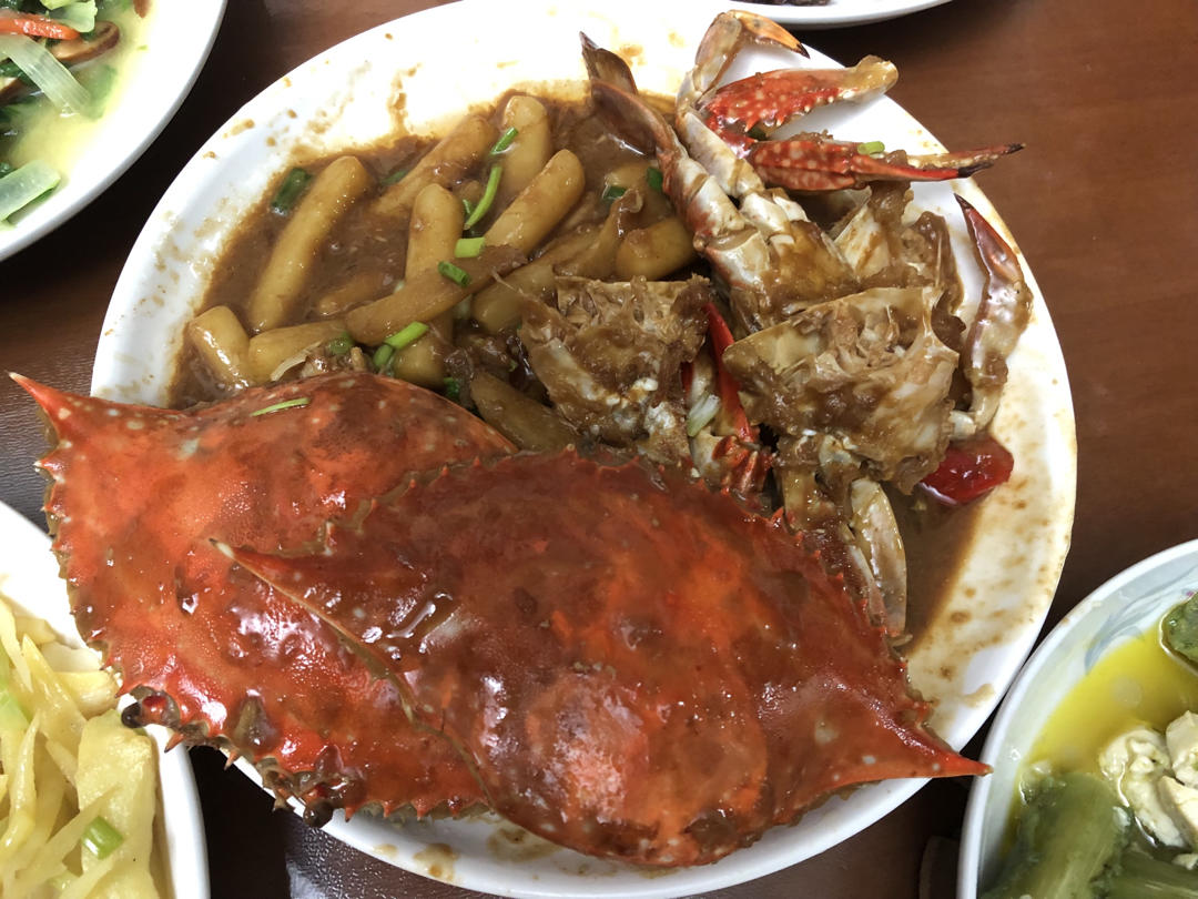 现在正是吃梭子蟹的季节，来一份梭子蟹炒年糕吧