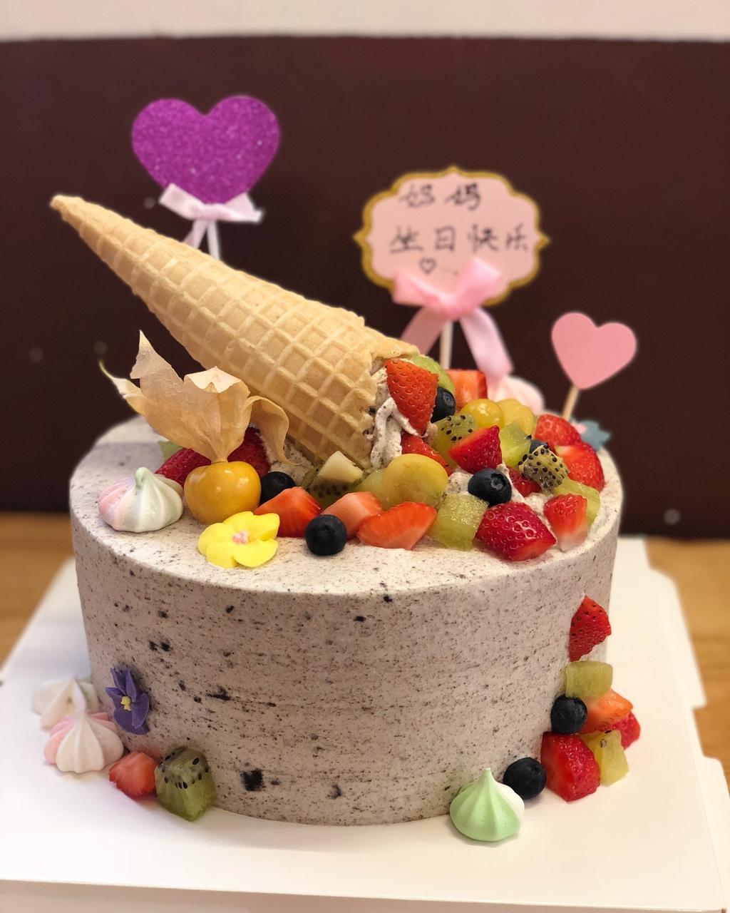 小欧mood做的6寸生日蛋糕款