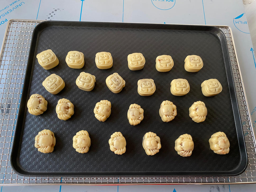 今年最火爆的迷你月饼（黑米饼皮）