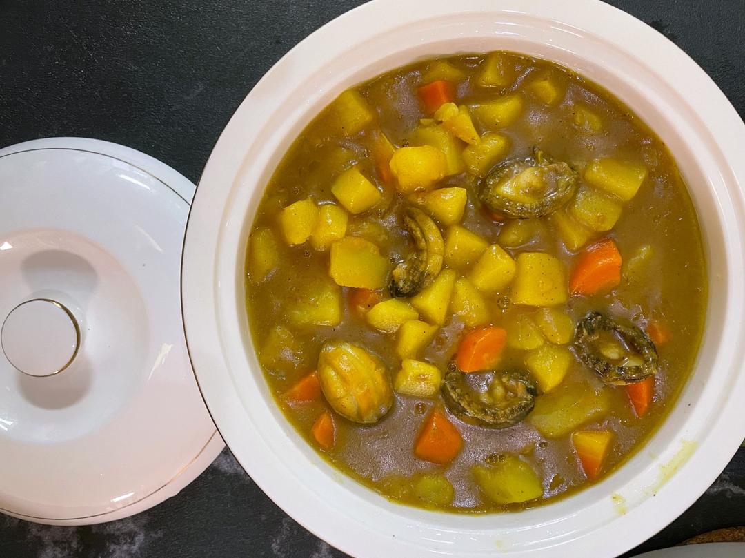 咖喱炖洋葱胡萝卜土豆小番茄西兰花香菇豆腐鲍鱼