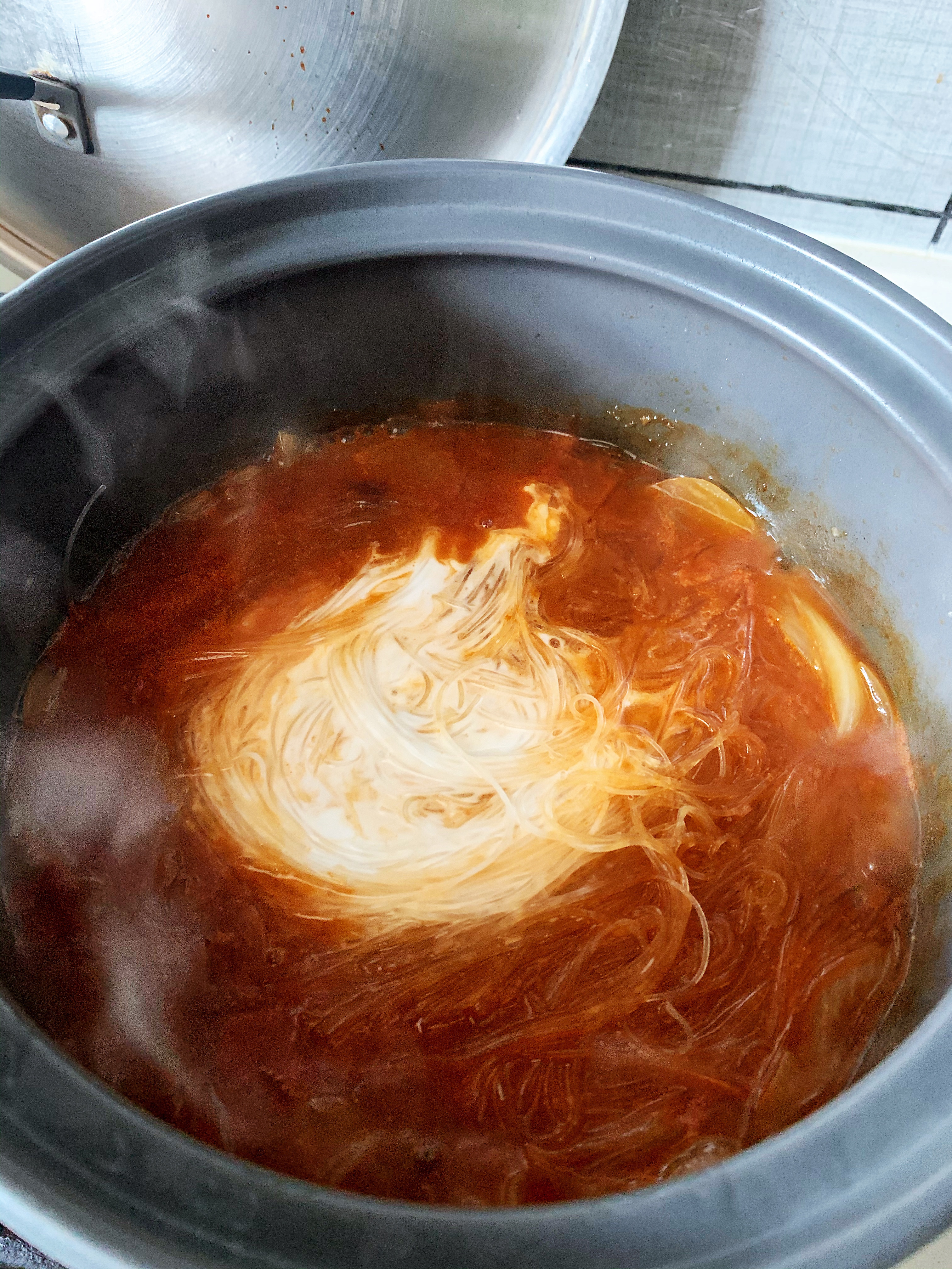 咖喱鲜虾粉丝煲的做法 步骤5