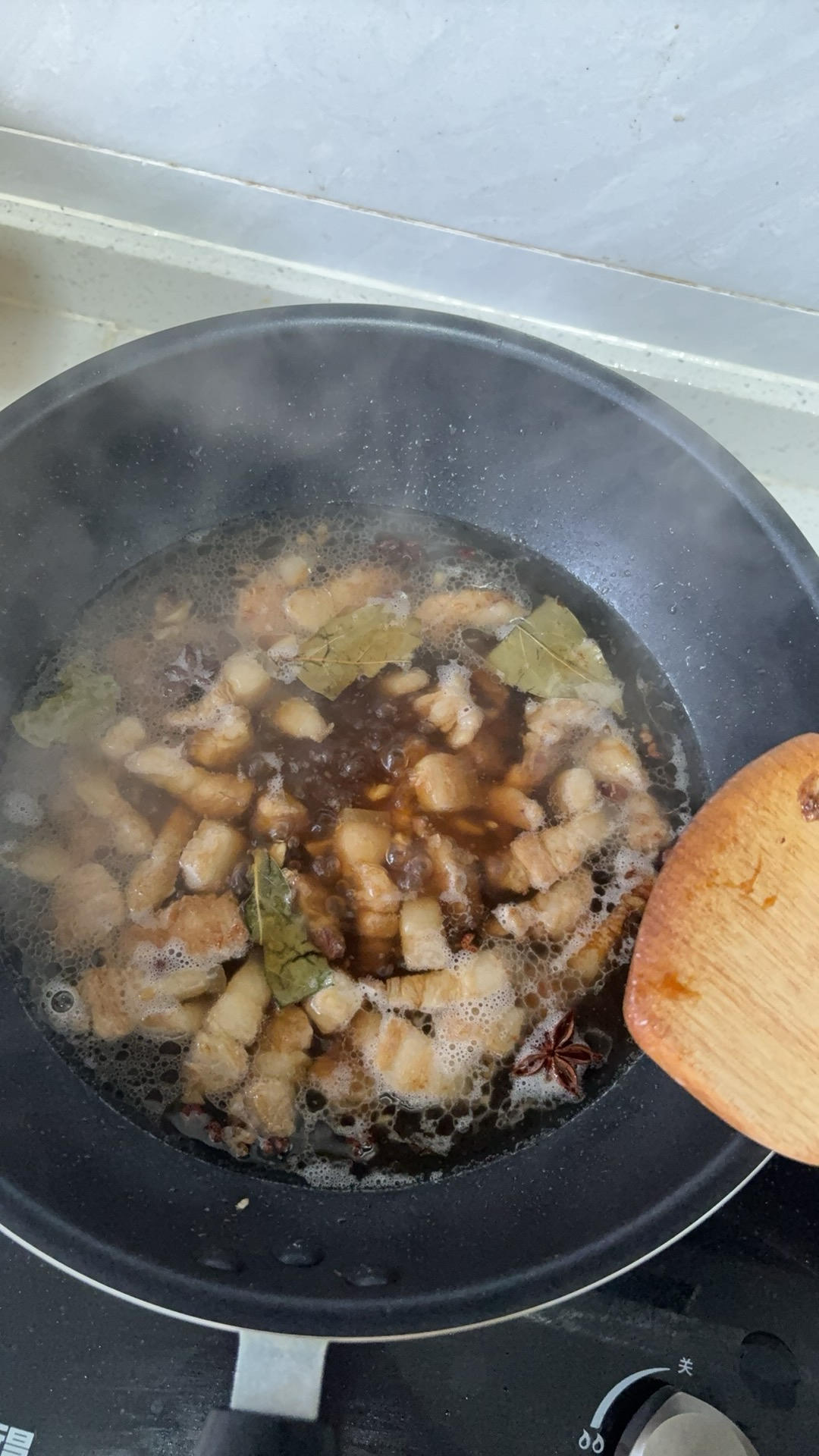 老丁的私房菜-土豆红烧肉