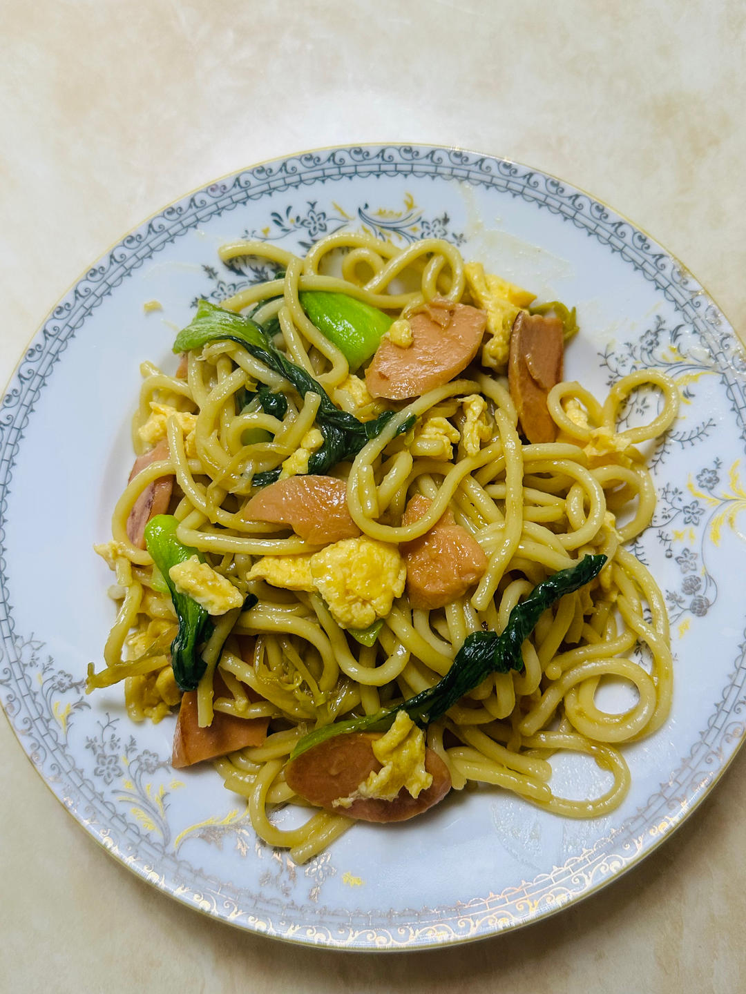 老式鸡蛋火腿肠炒面