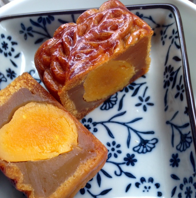 广式月饼——蛋黄莲蓉月饼