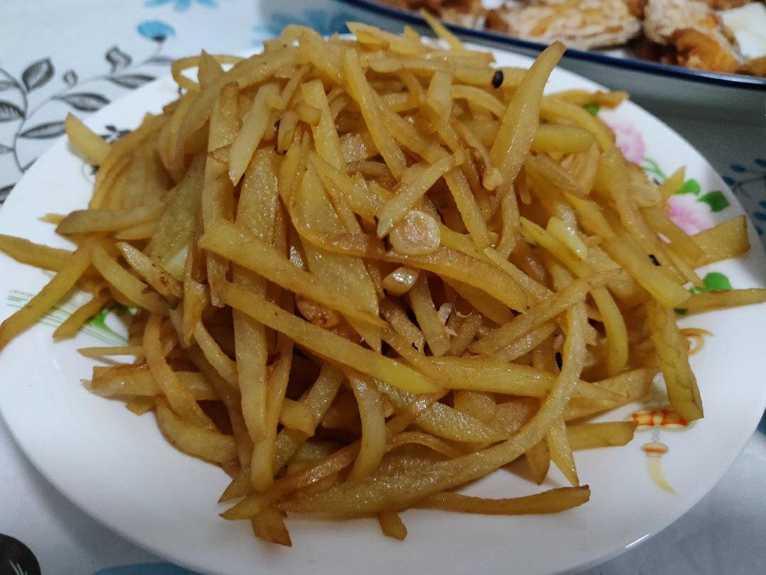 厨师长教你：“炝炒土豆丝”的家常做法，口感爽脆