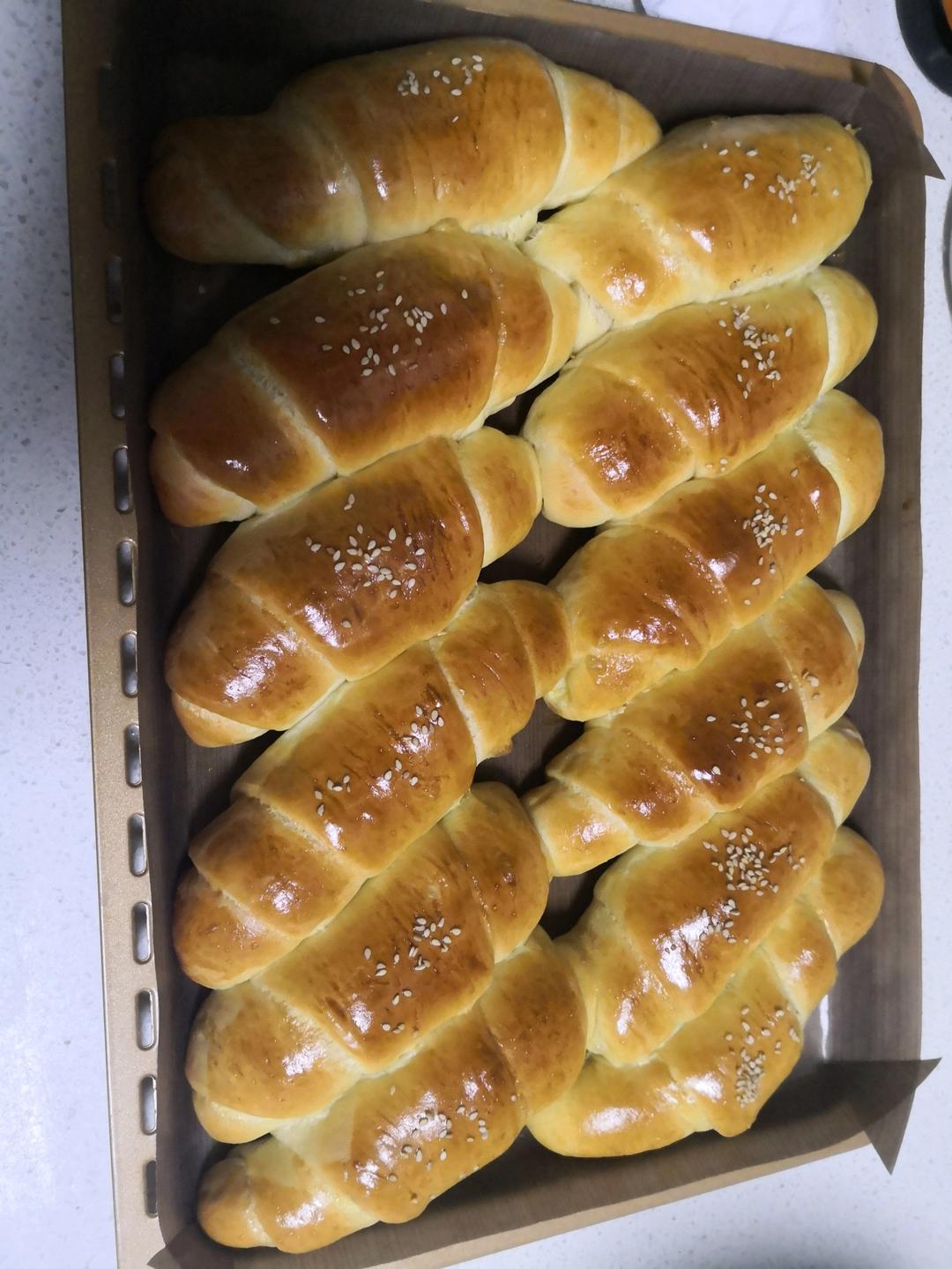 超拉丝奶香面包卷柔软小餐包
