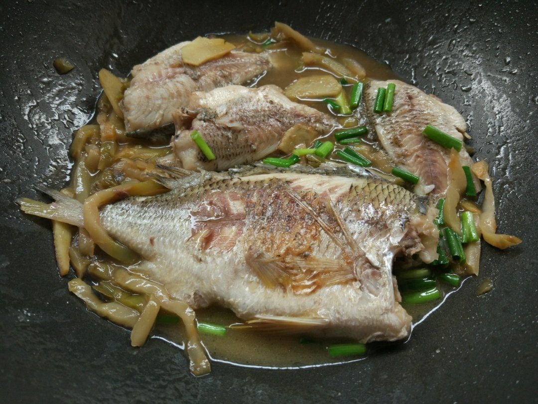 榨菜焖鱼