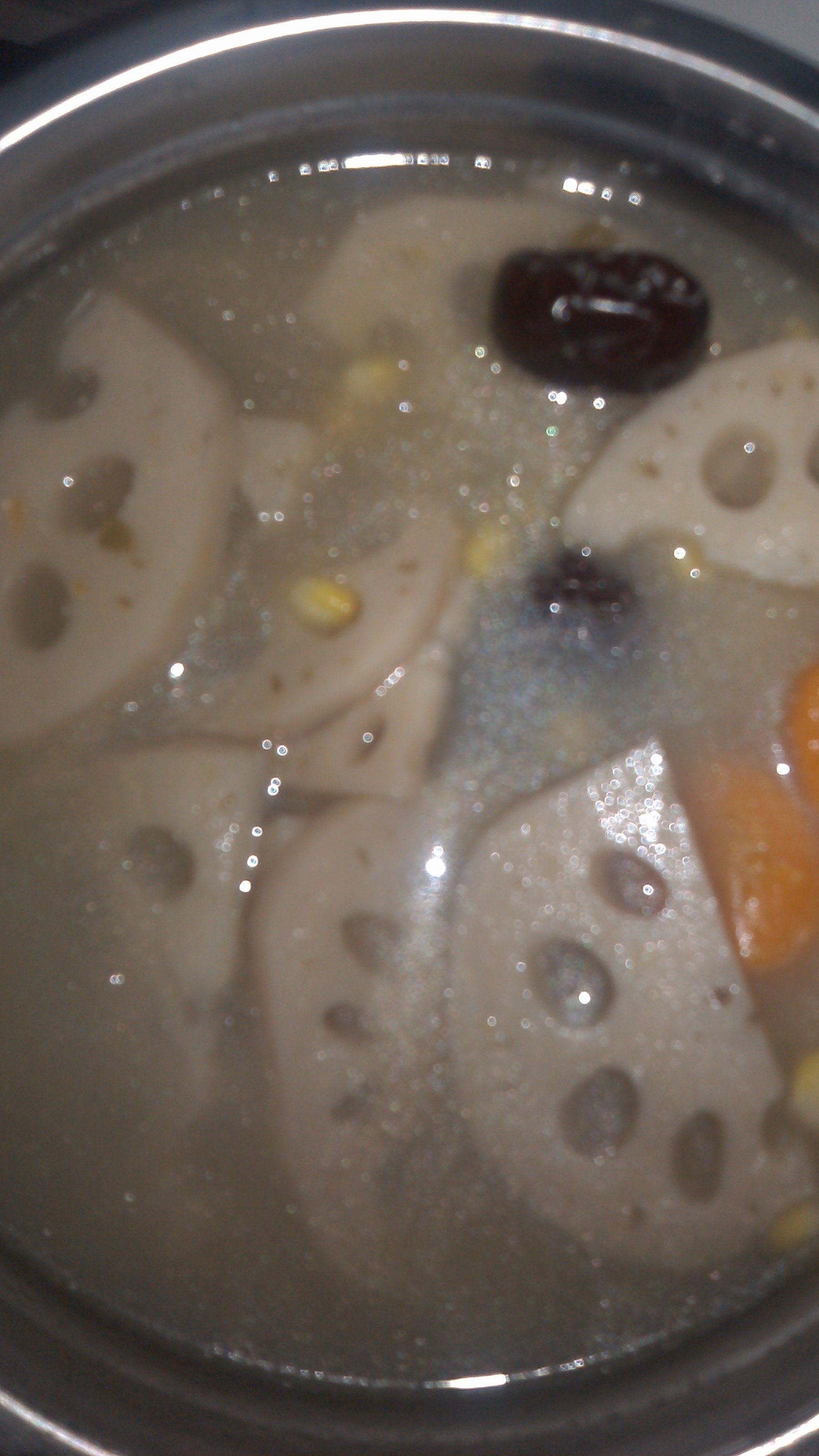 玉米排骨莲藕汤