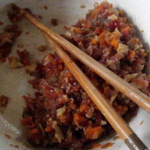 牛肉胡萝卜煎饺的做法 步骤1