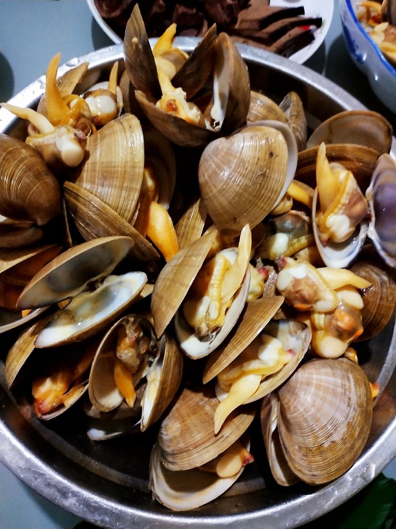 〈煮黄蚬子〉，丹东黄蚬子.肉好肥。欣小厨 😉