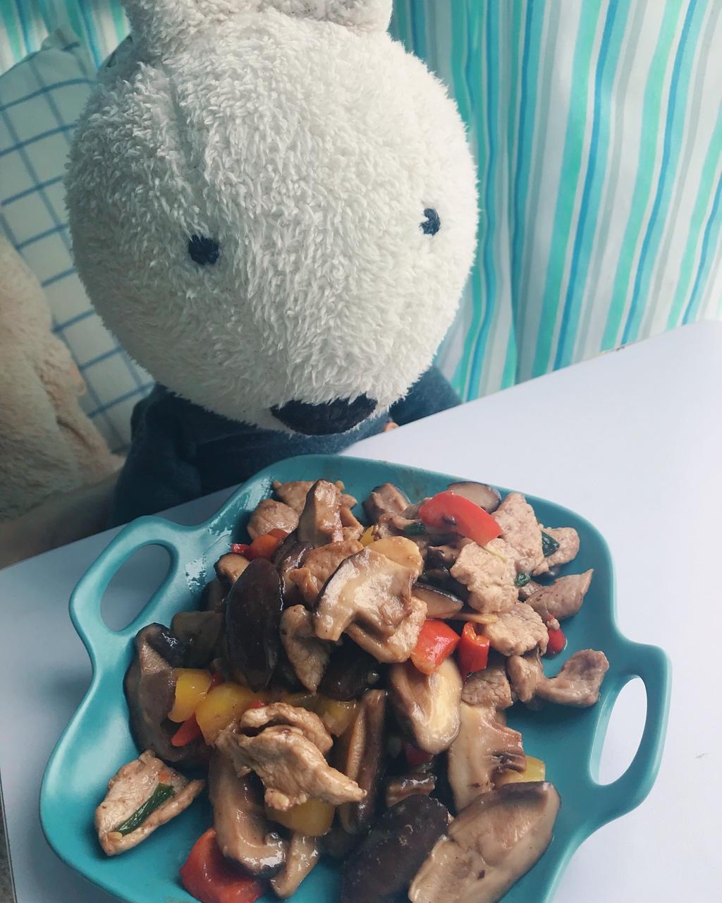 kikiking食光记做的小蘑菇炒肉