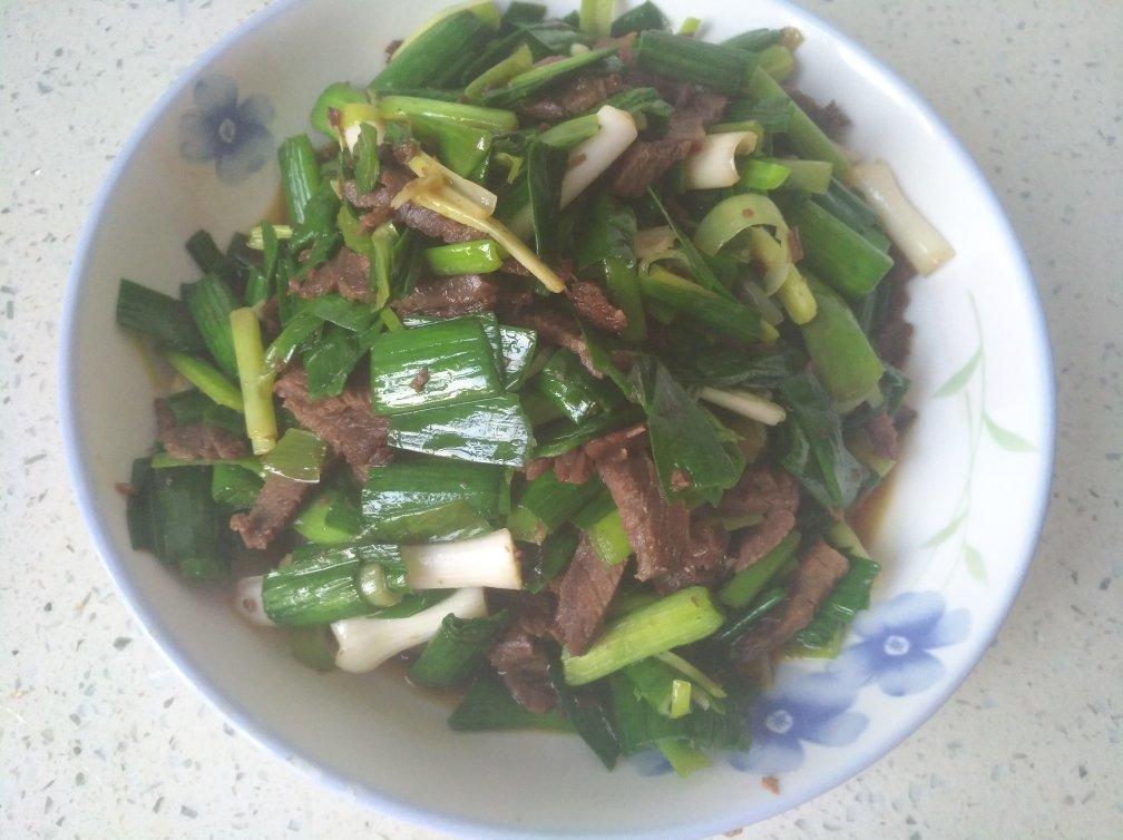 大蒜叶炒腊牛肉