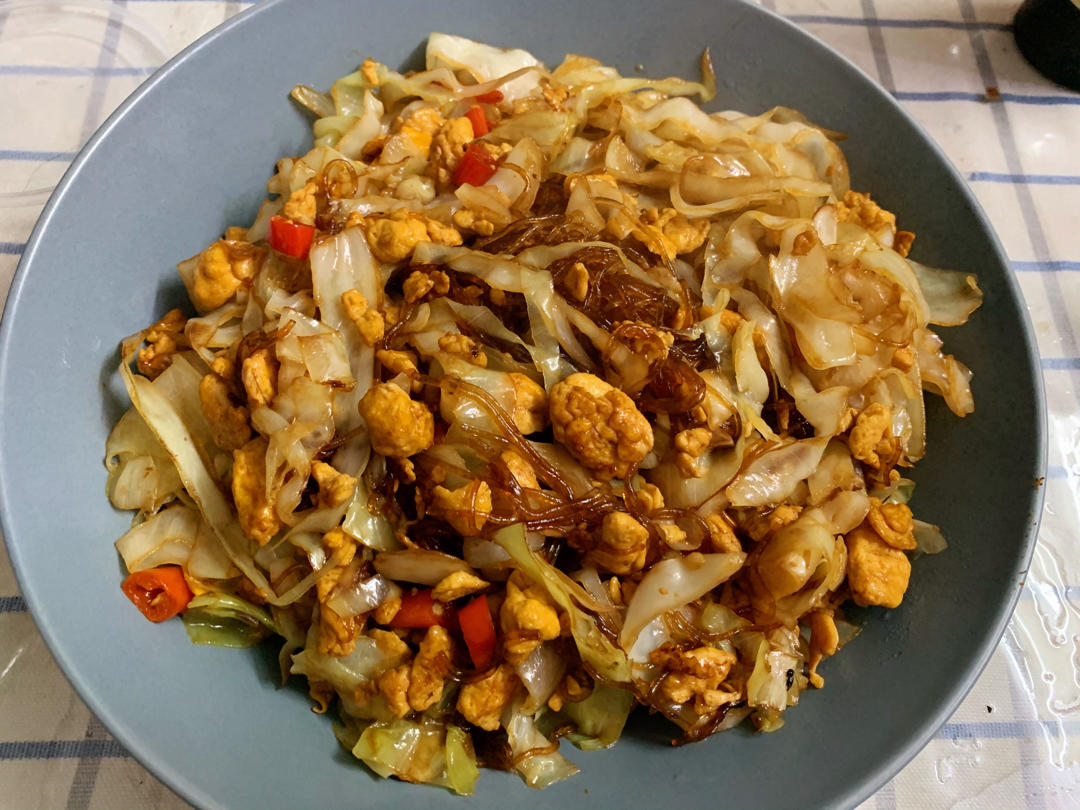 最近爱吃粉丝粉条～包菜炒粉丝