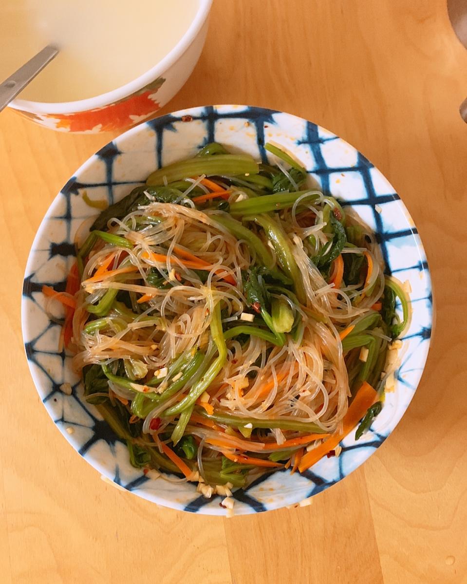 凉拌菠菜粉丝胡萝卜