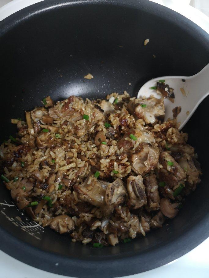 喷香排骨焖饭（爆好吃）