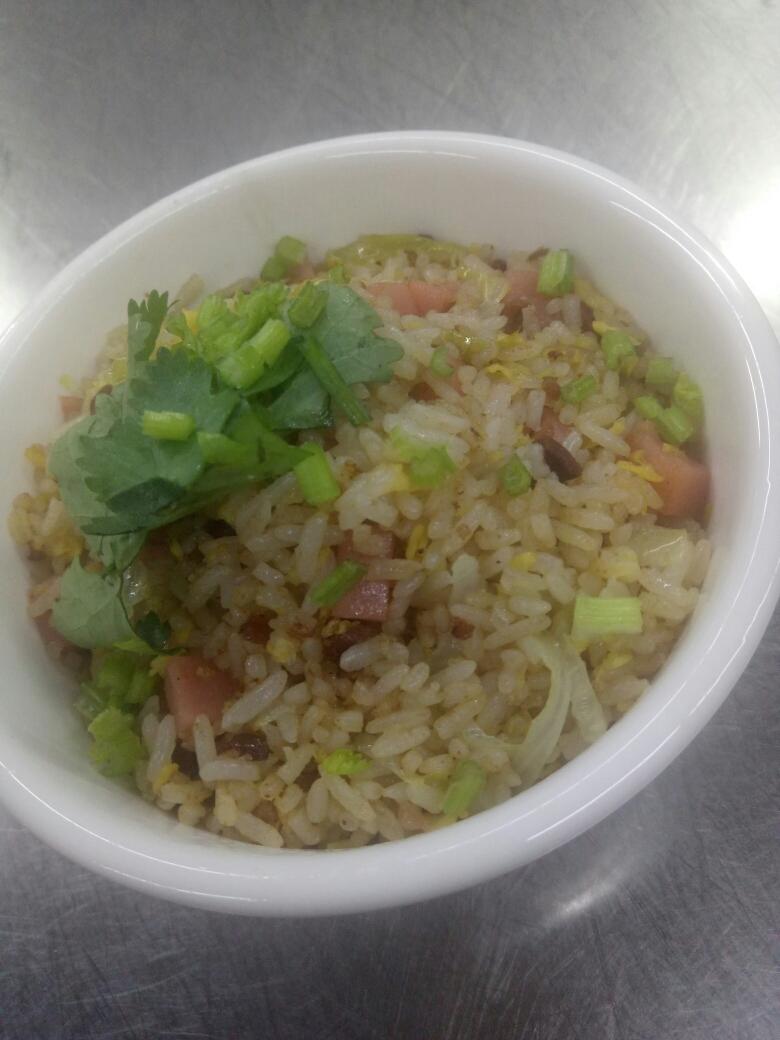 鸡油梅子炒饭的做法