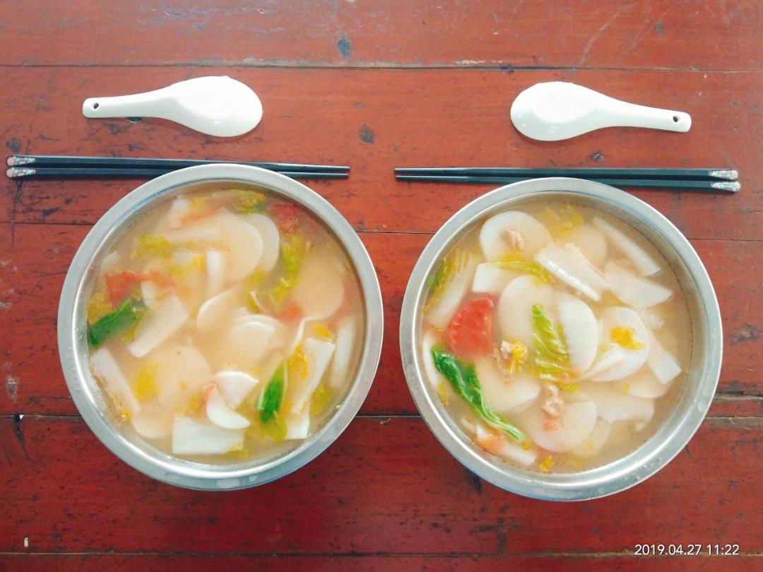 一碗肉菜汤年糕