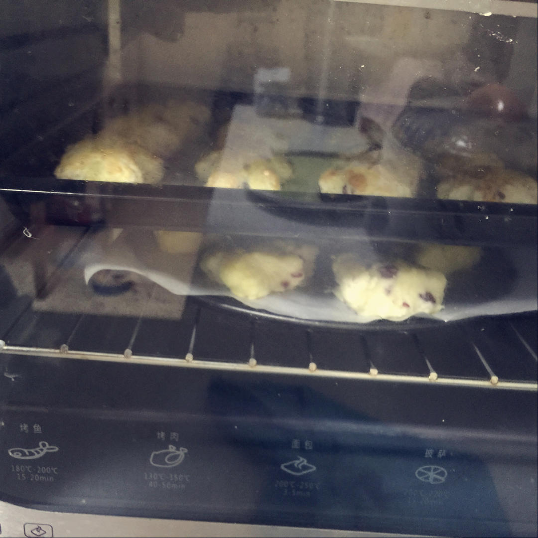 【视频】3分钟 奶油司康Scone(可能是世界上最快手的司康) 消耗淡奶油～