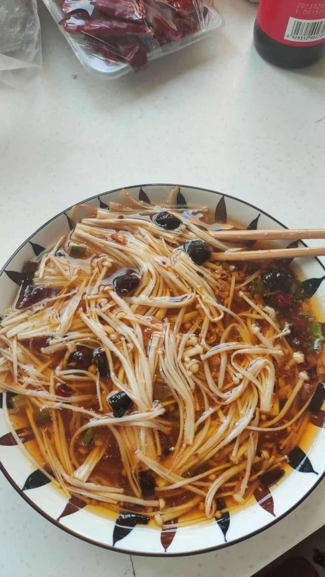 超级下饭的蒜蓉金针菇！好吃到爆