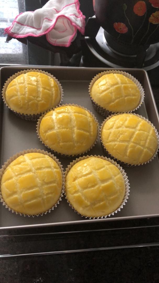 好吃到炸裂的港式菠萝包（附带制作酥皮的小视频）