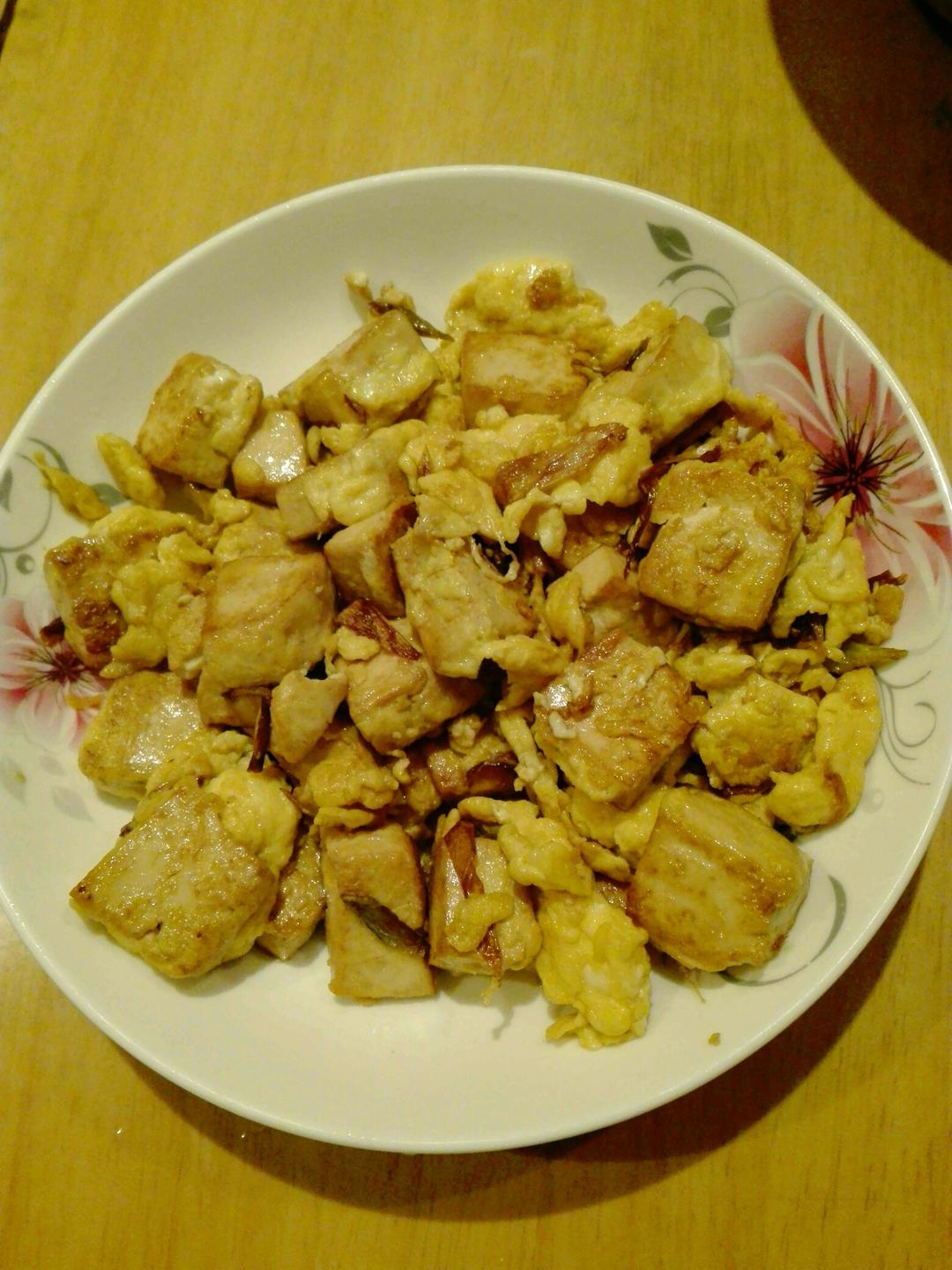 豆腐炒鸡蛋的做法