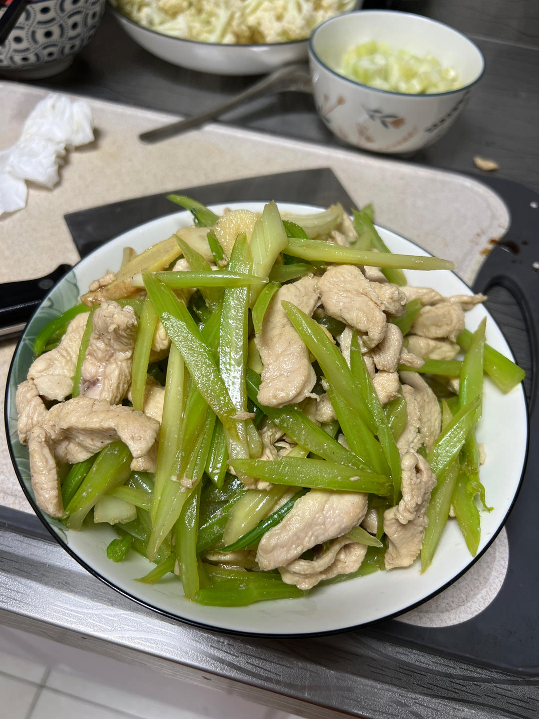 家常菜——芹菜炒肉