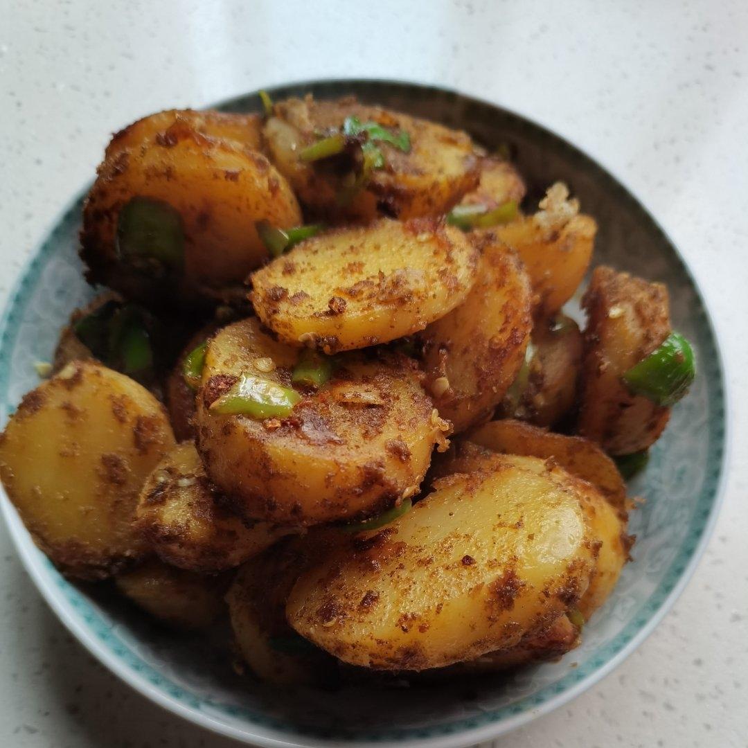 秒杀路边摊！香气扑鼻的【香辣孜然土豆】