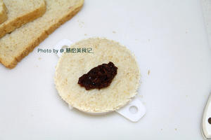红豆全麦吐司饺的做法 步骤3