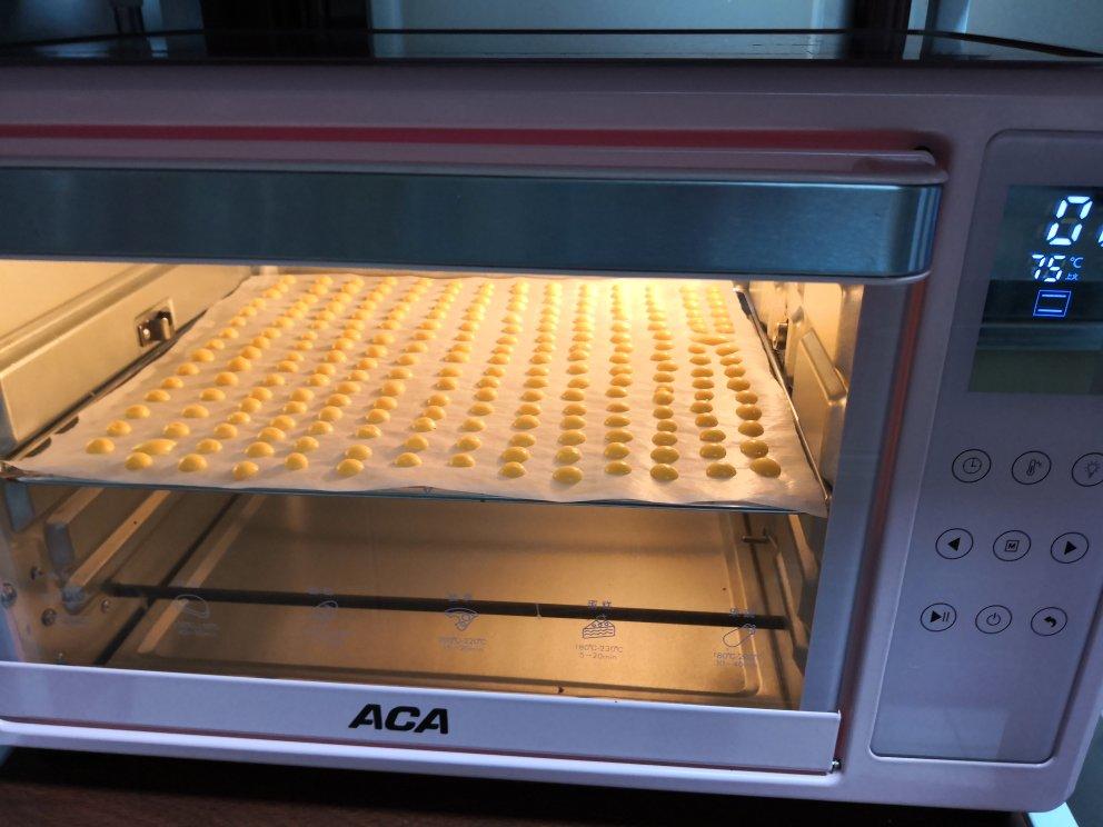 入口即化的无添加蛋黄溶豆