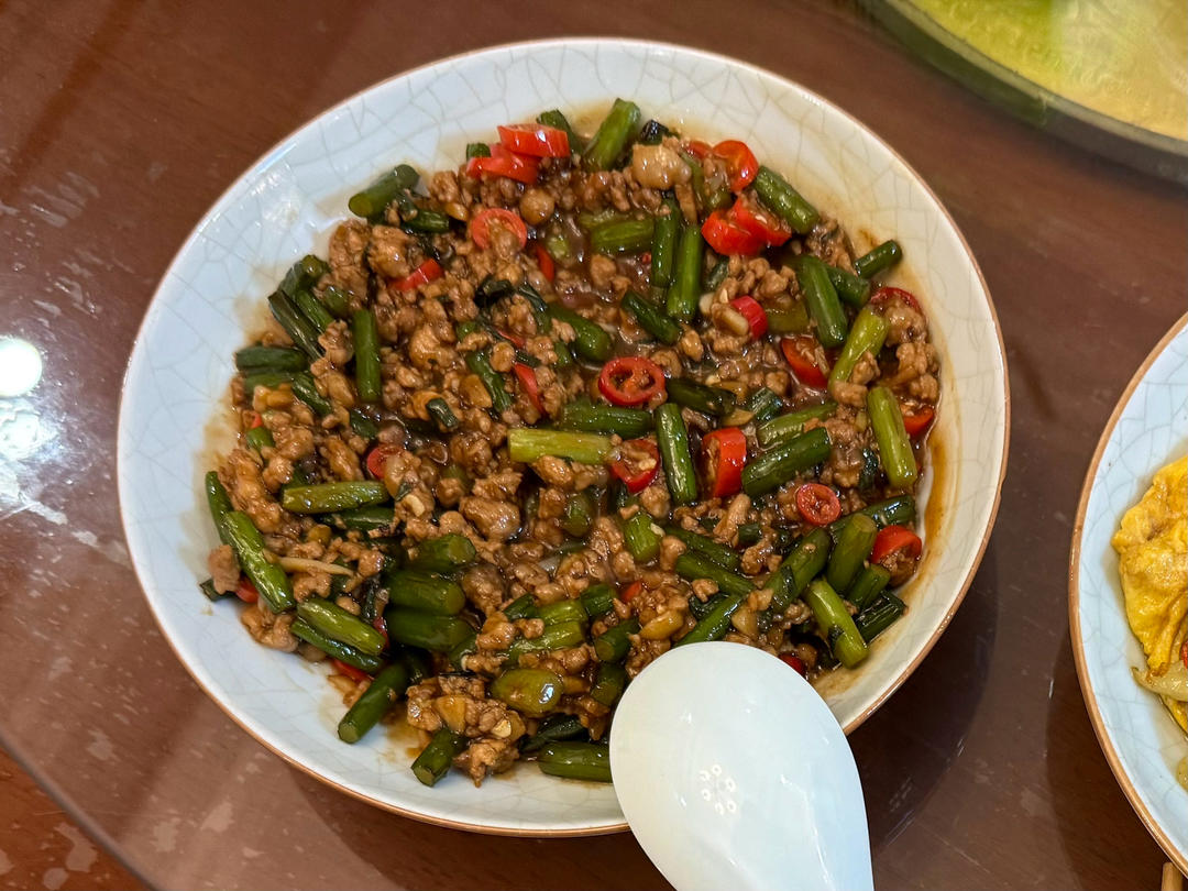 蒜苔炒肉末，三碗米饭都不够吃