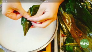 纯糯米粽子（传统三角粽包法视频）的做法 步骤11
