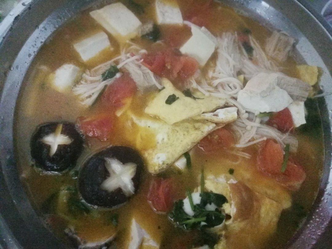 西红柿菌菇豆腐汤