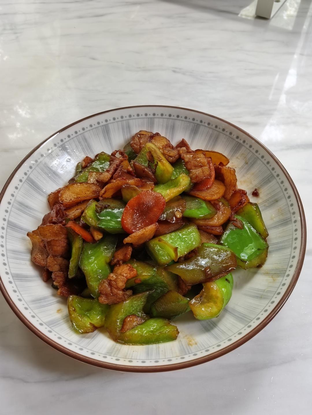 青椒土豆片炒肉